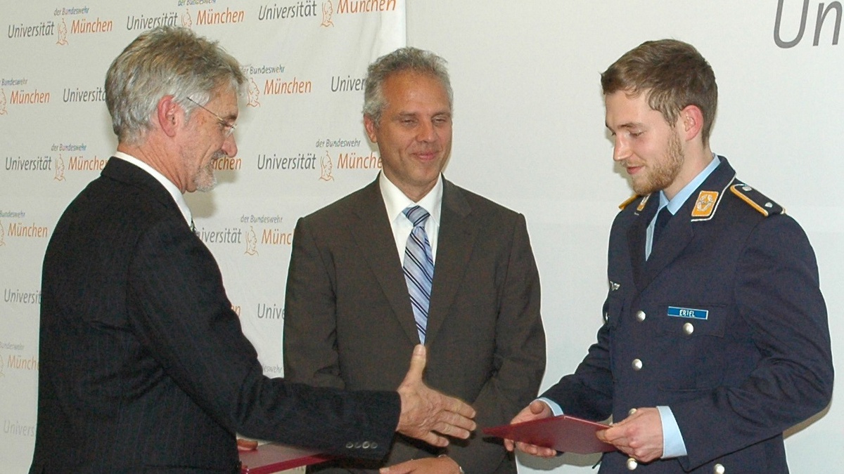Erik Ertel erhält Masterpreis der Airbus Defence & Space