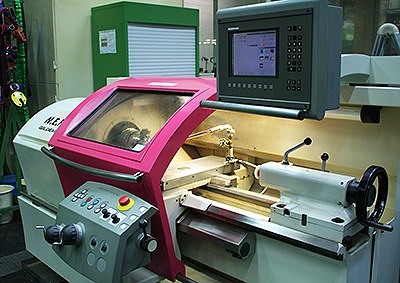WZL_Drehmaschine_ganz_400.jpg
