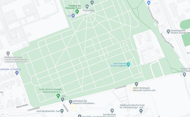 Friedhof mit Grabmal.png