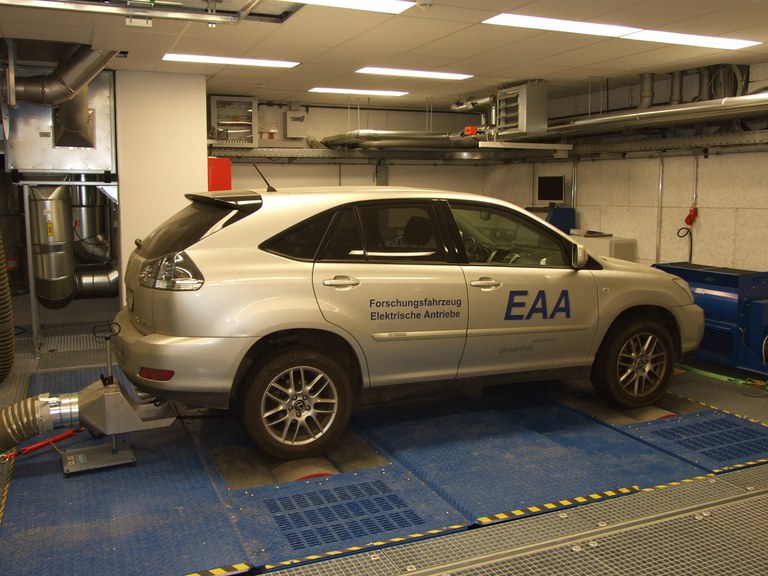 Rollenprüfstand am Institut für Elektrische Antriebstechnik.jpg