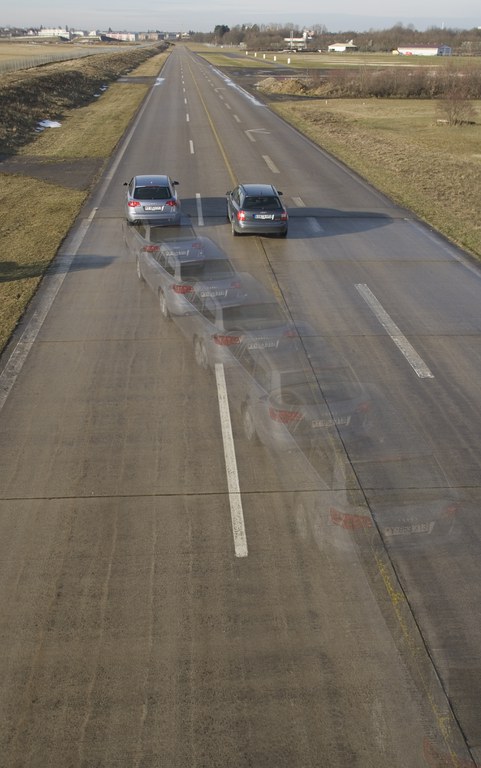 Überholmanöver mit Forschungsfahrzeug.jpg