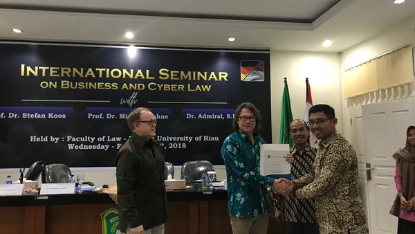 Visiting the Universitas Islam Riau in Pekanbaru - with Prof. Dr. Syafrinaldi, Rector UIR