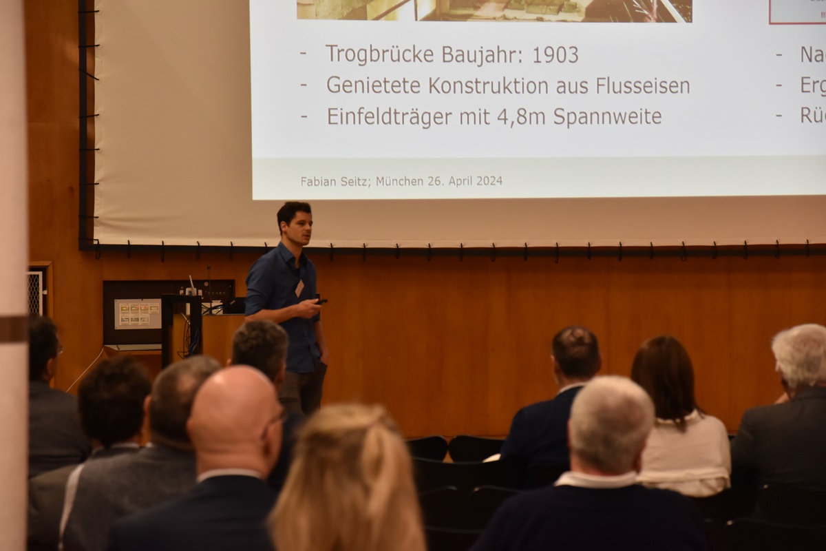 Auszeichnung für Fabian Seitz auf den Münchener Stahlbautagen