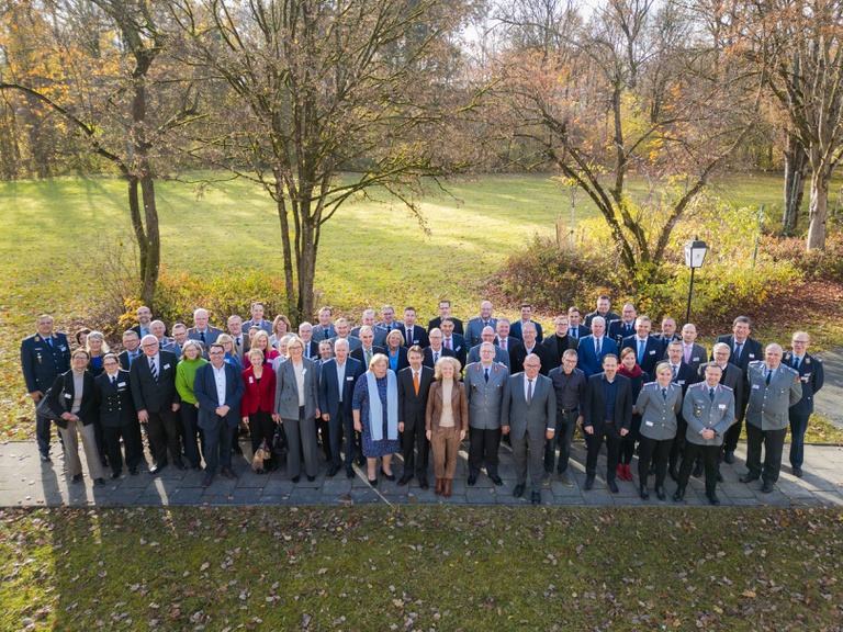 unibwm_B2+_gruppenfoto.jpg