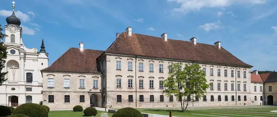 Raitenhaslach.jpg Raitenhaslach.jpg