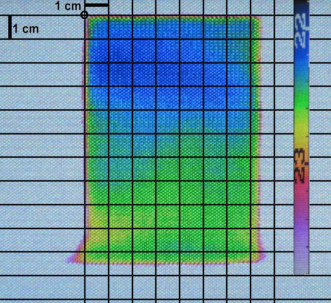 Bild eines Betonprobekörpers, in den Hexan bis zu 7 cm eingedrungen ist