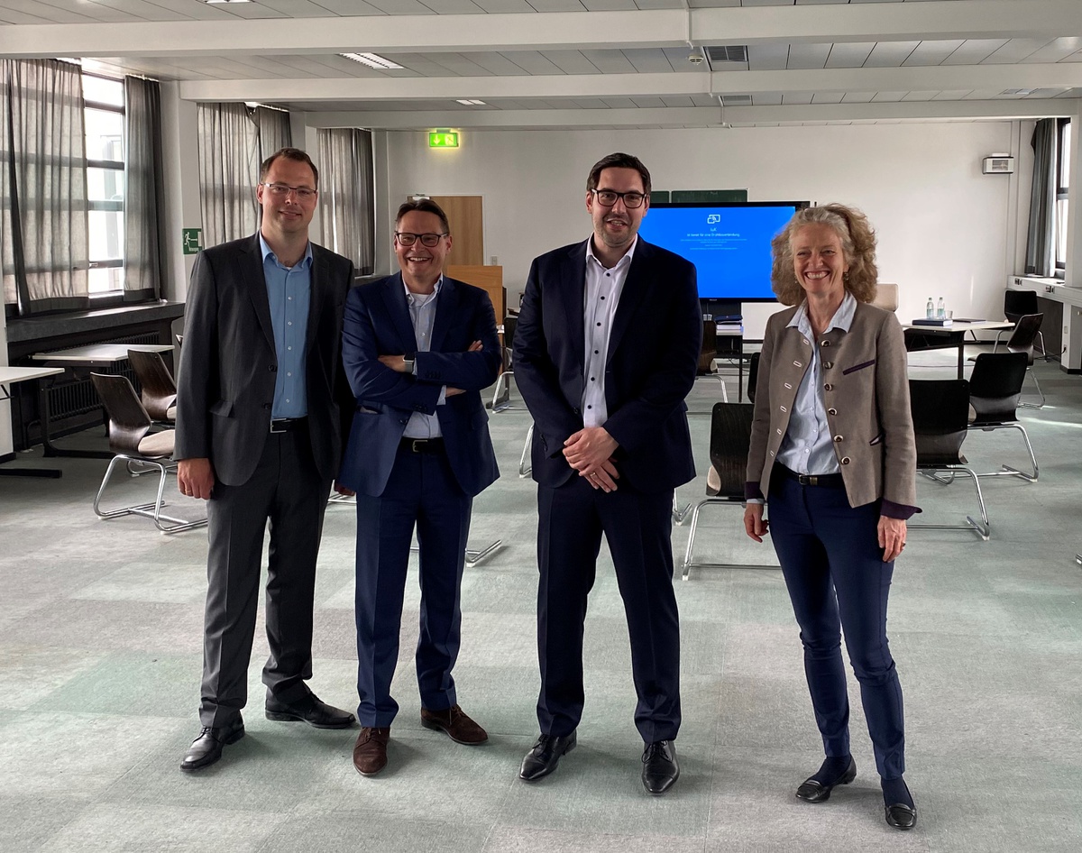 31.05.2022 – Erfolgreicher Abschluss der Promotion zur digitalen Transformation der öffentlichen Verwaltung