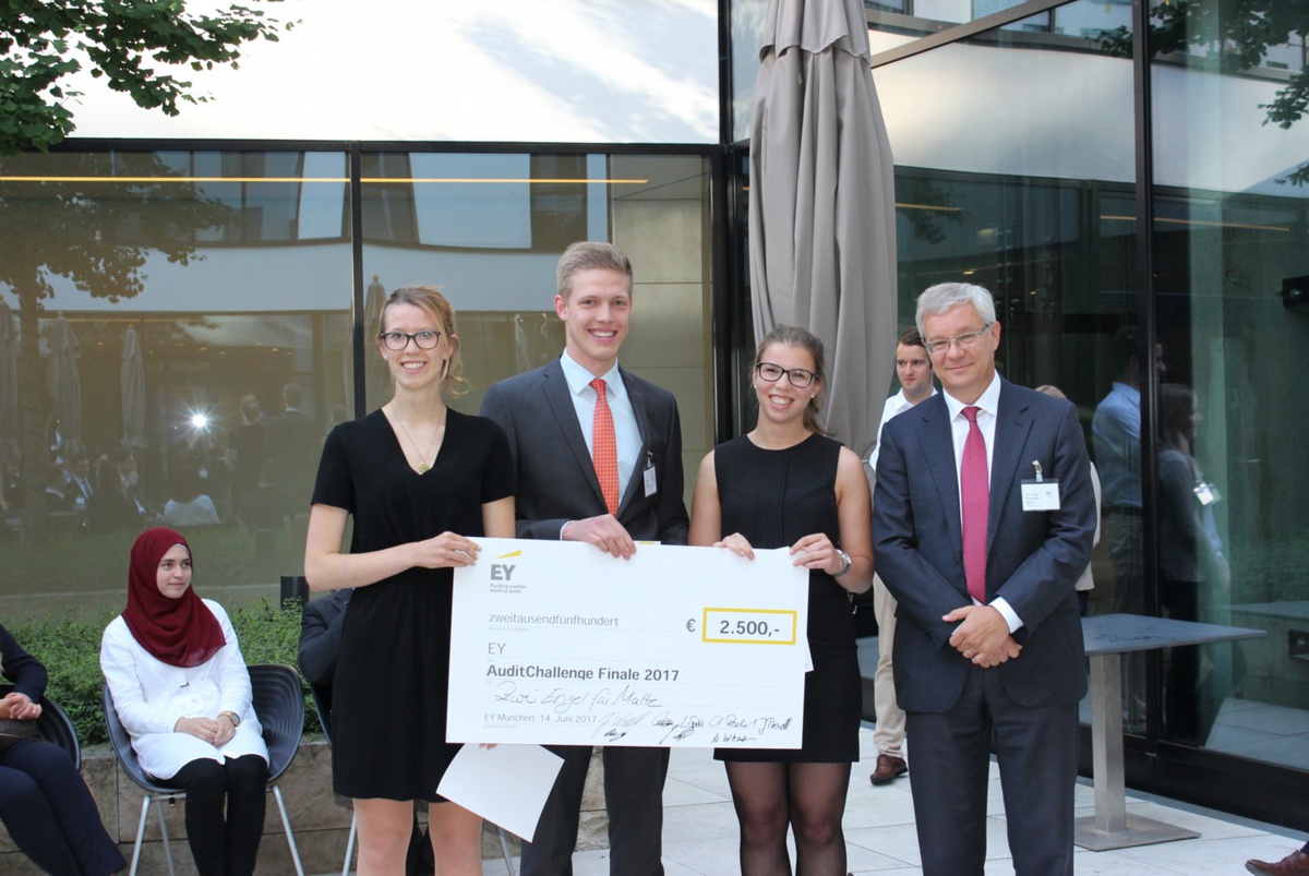 Studenten der Fakultät bei der EY Audit Challenge